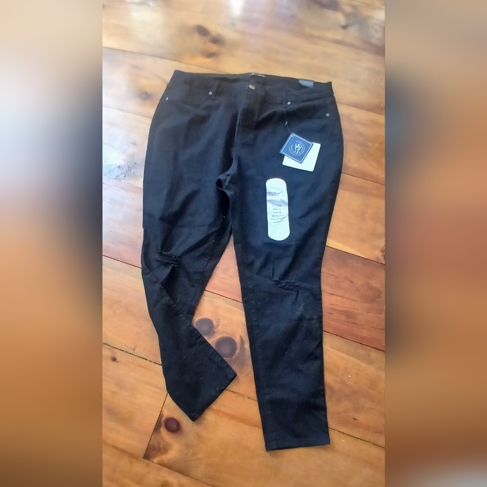 A3  Black Distressed at Knee Skinny Jeans Size 22W.  NWT